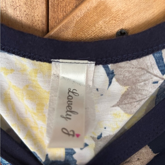 Lovely J Tank Lightweight Floral Tank | Size 1XL - Picture 3 of 7